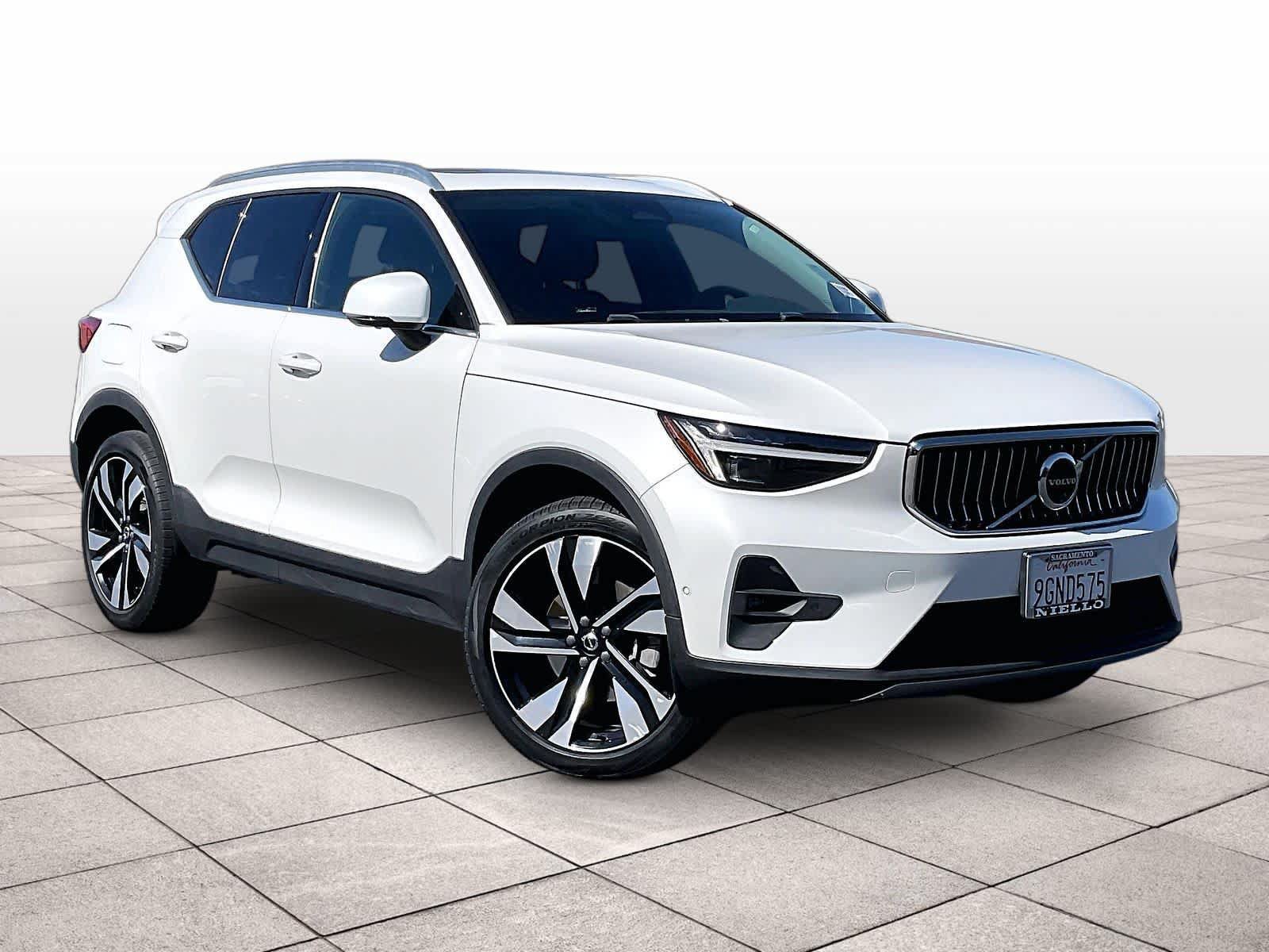 Used 2023 Volvo XC40 B5 Ultimate w/ Protection Package Premier AWD/4WD image 2