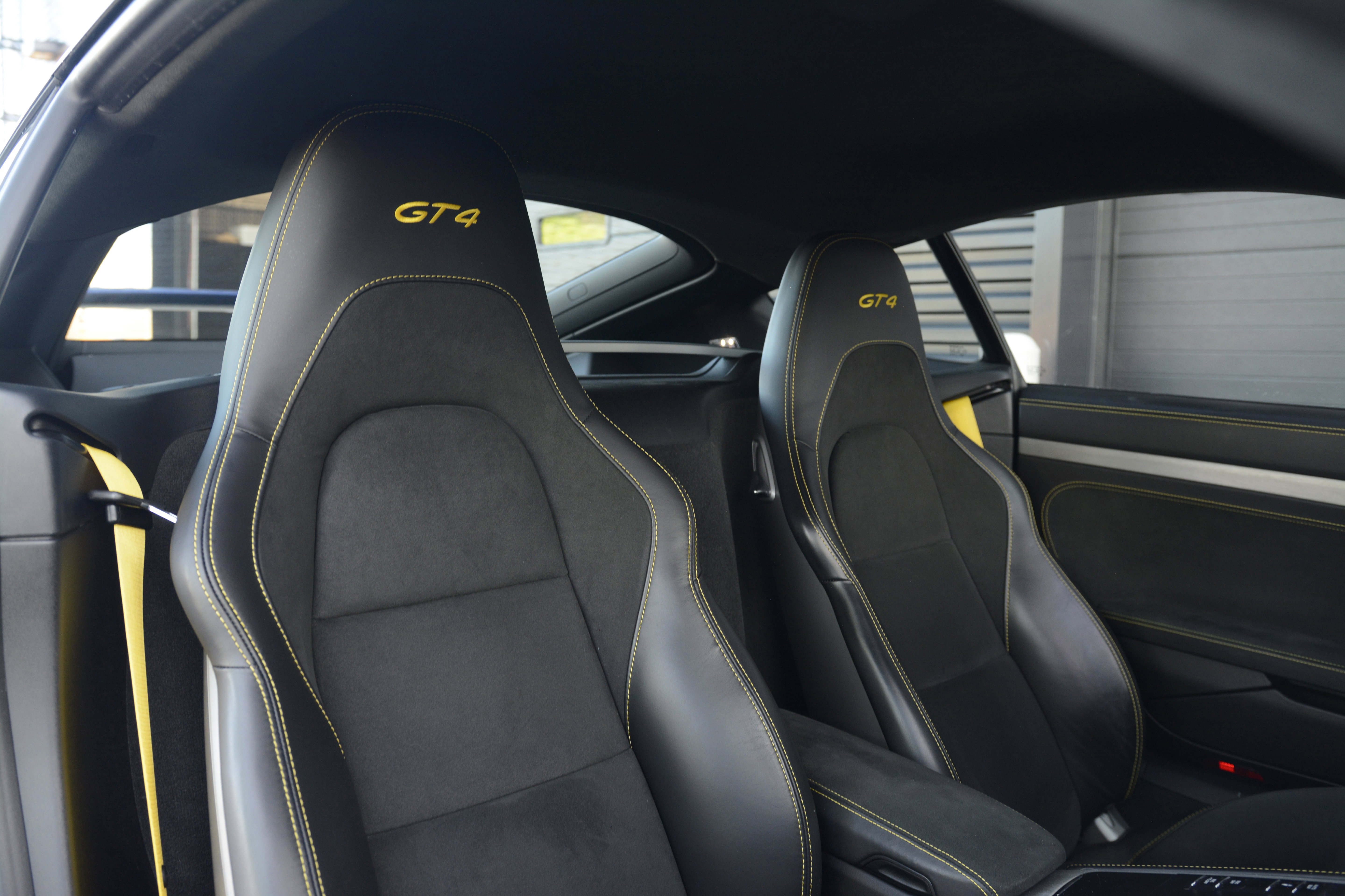 Certified 2022 Porsche 718 Cayman GT4 RWD image 28