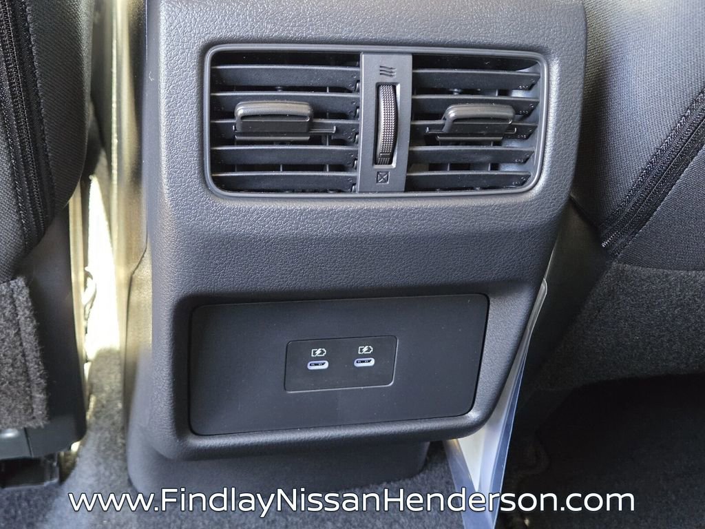 Used 2026 Nissan Rogue SV AWD/4WD image 12