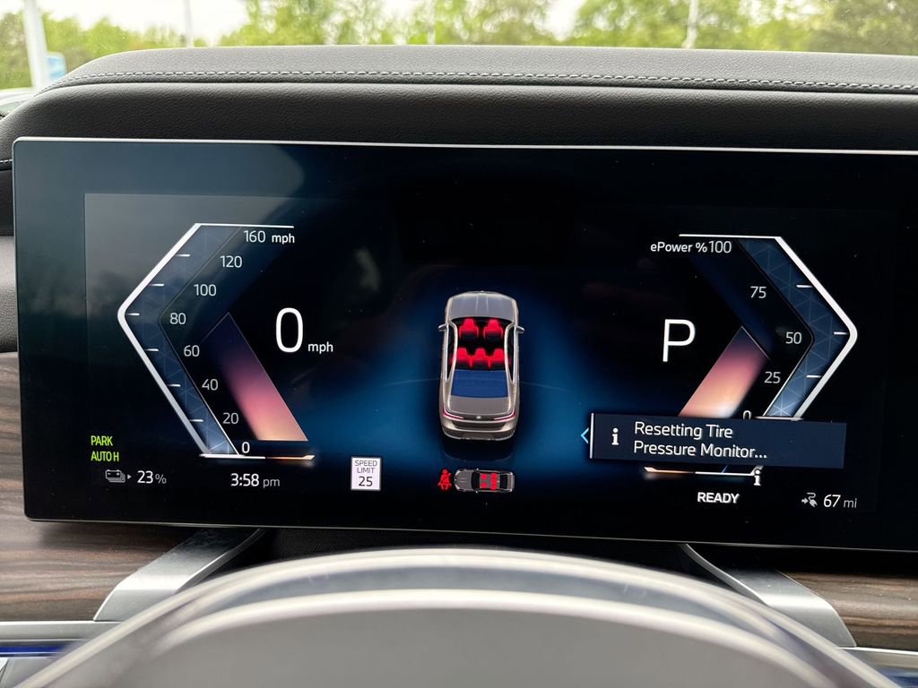 Used 2023 BMW i7 xDrive60 AWD/4WD image 10