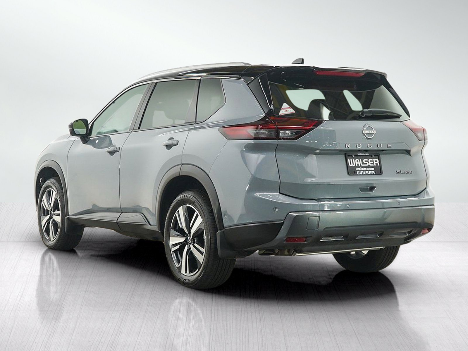 Used 2025 Nissan Rogue SL w/ SL Premium Package AWD/4WD image 3