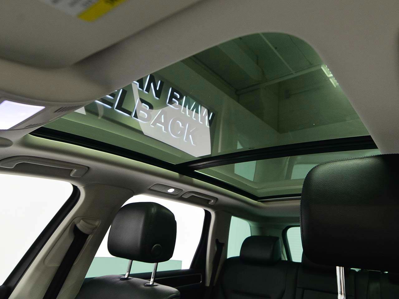 Used 2016 Volkswagen Touareg Sport image 7