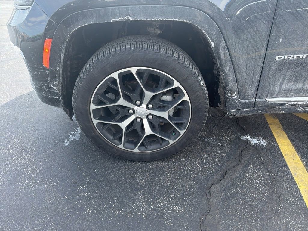 Used 2023 Jeep Grand Cherokee Summit image 2