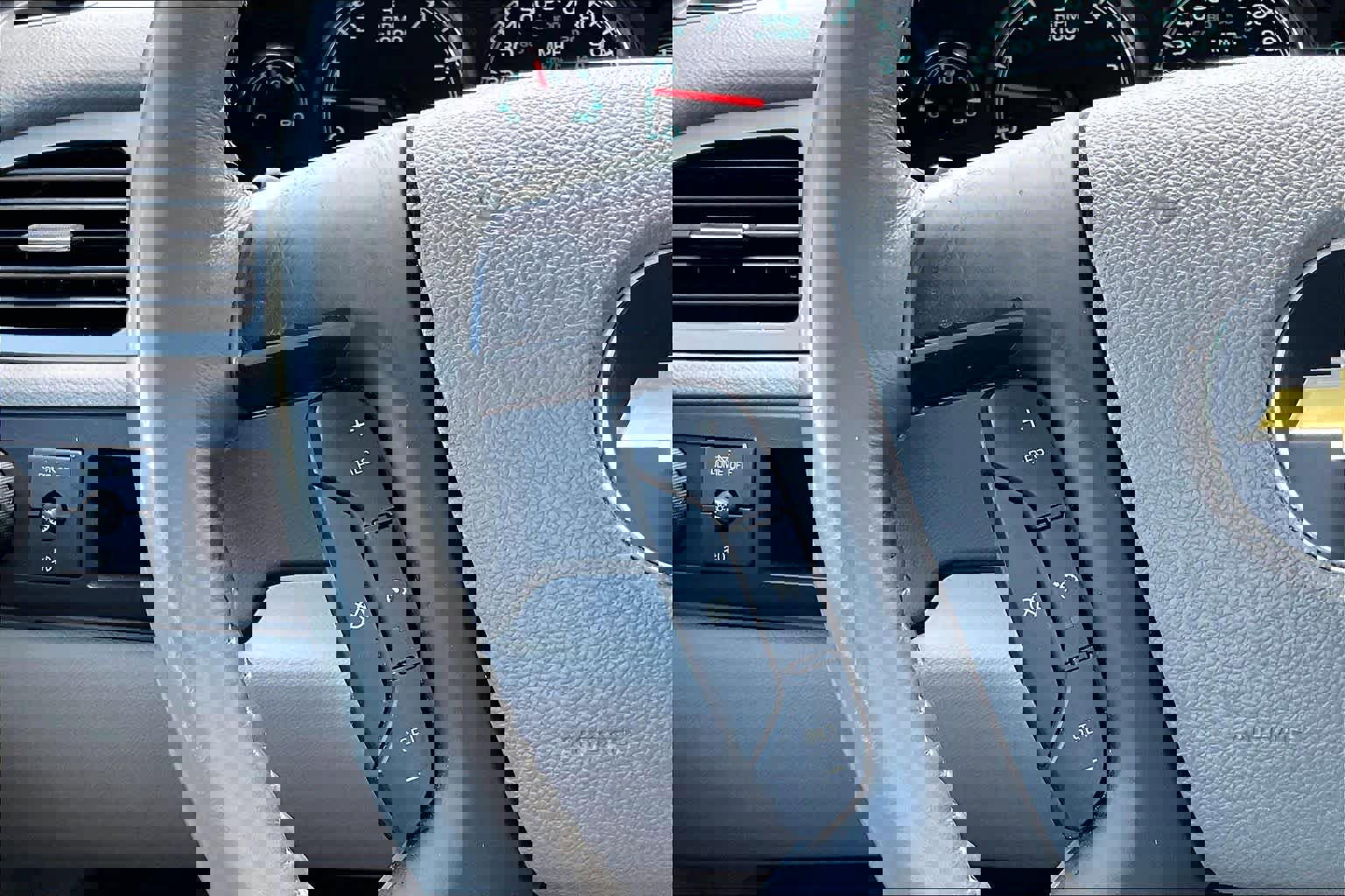 Used 2010 Chevrolet Suburban LT image 23