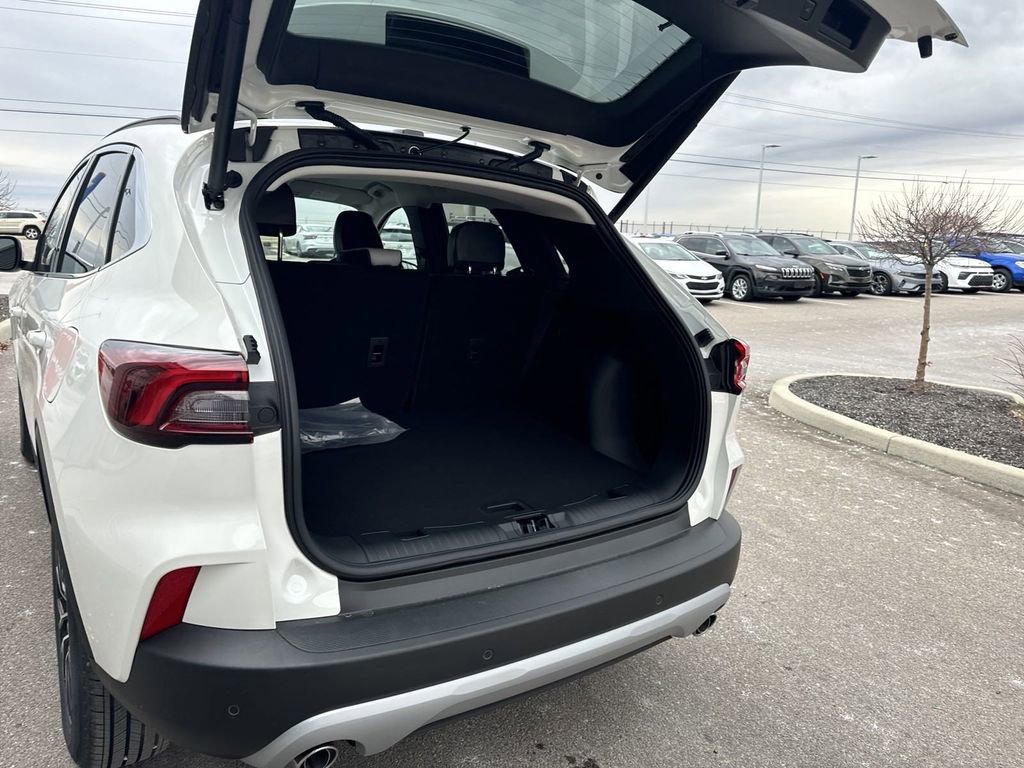New 2025 Ford Escape SE image 18