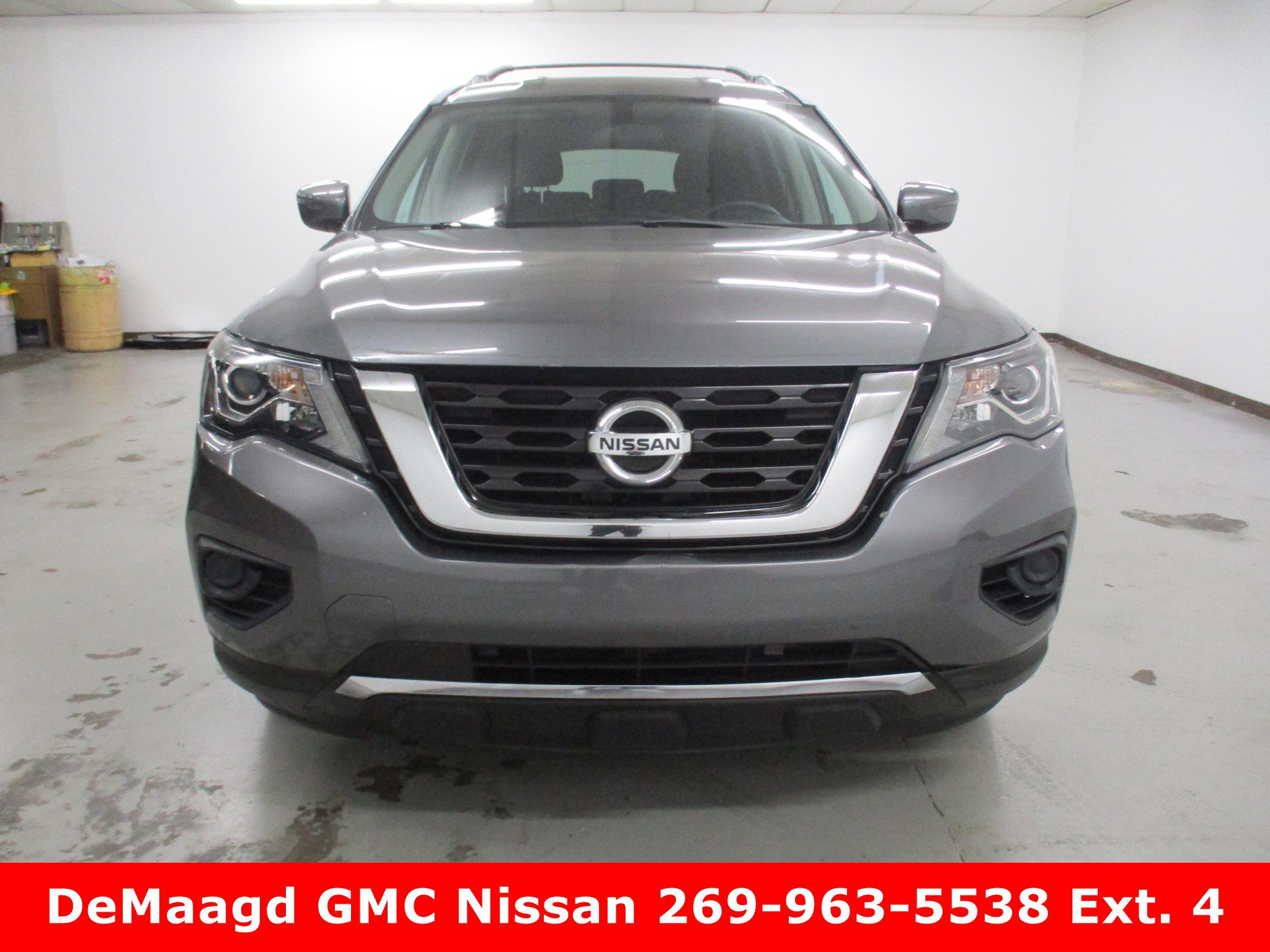 Used 2019 Nissan Pathfinder S image 2
