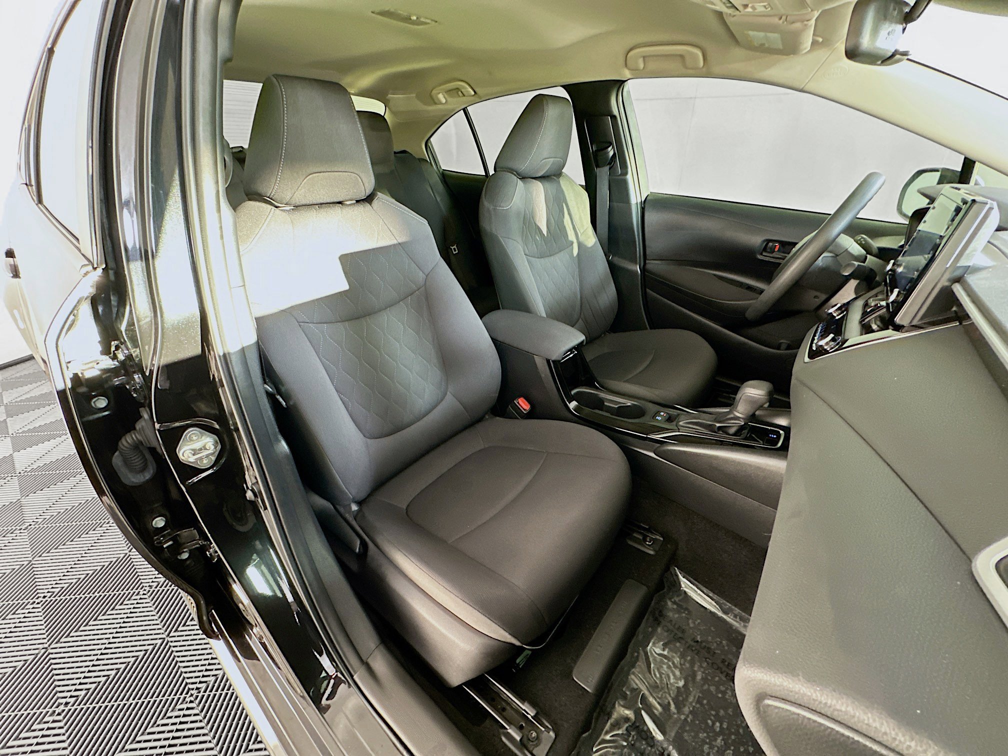 Used 2022 Toyota Corolla LE image 27