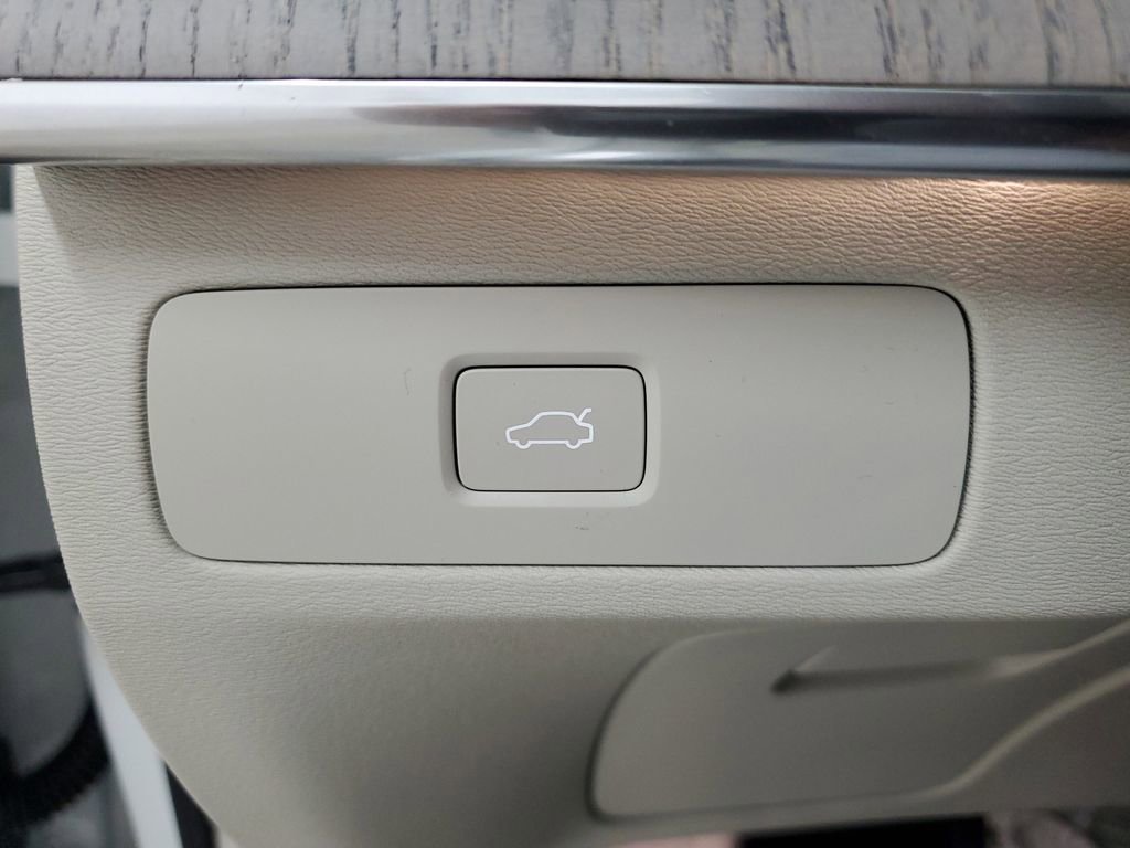 New 2025 Volvo XC90 B6 Plus w/ Protection Package Premier image 34