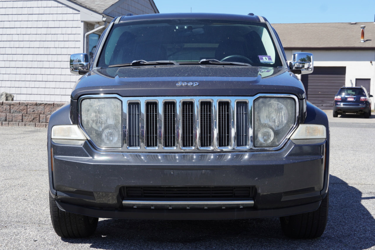 Used 2011 Jeep Liberty Sport image 2
