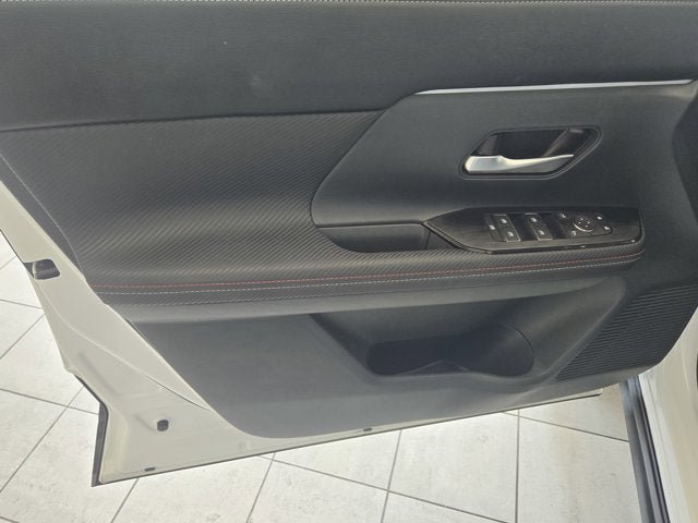 Used 2025 Nissan Kicks SR AWD/4WD image 17