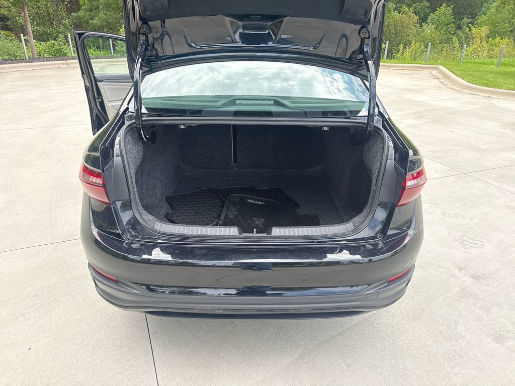 Used 2023 Volkswagen Jetta SE FWD image 32