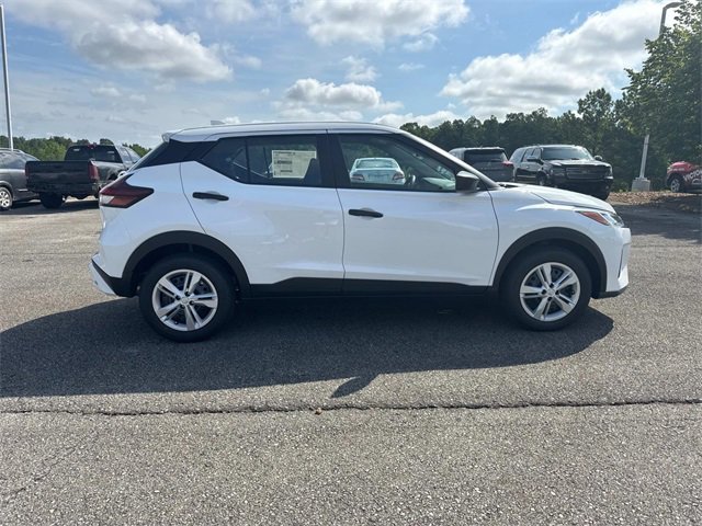 New 2025 Nissan Kicks Play S image 3