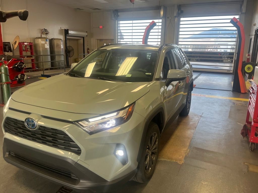 Used 2023 Toyota RAV4 XLE Premium AWD/4WD image 2
