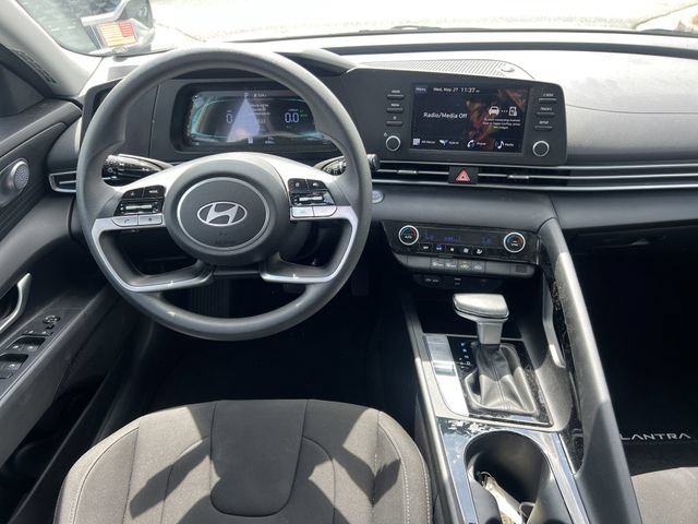 Used 2026 Hyundai Elantra Hybrid FWD image 23