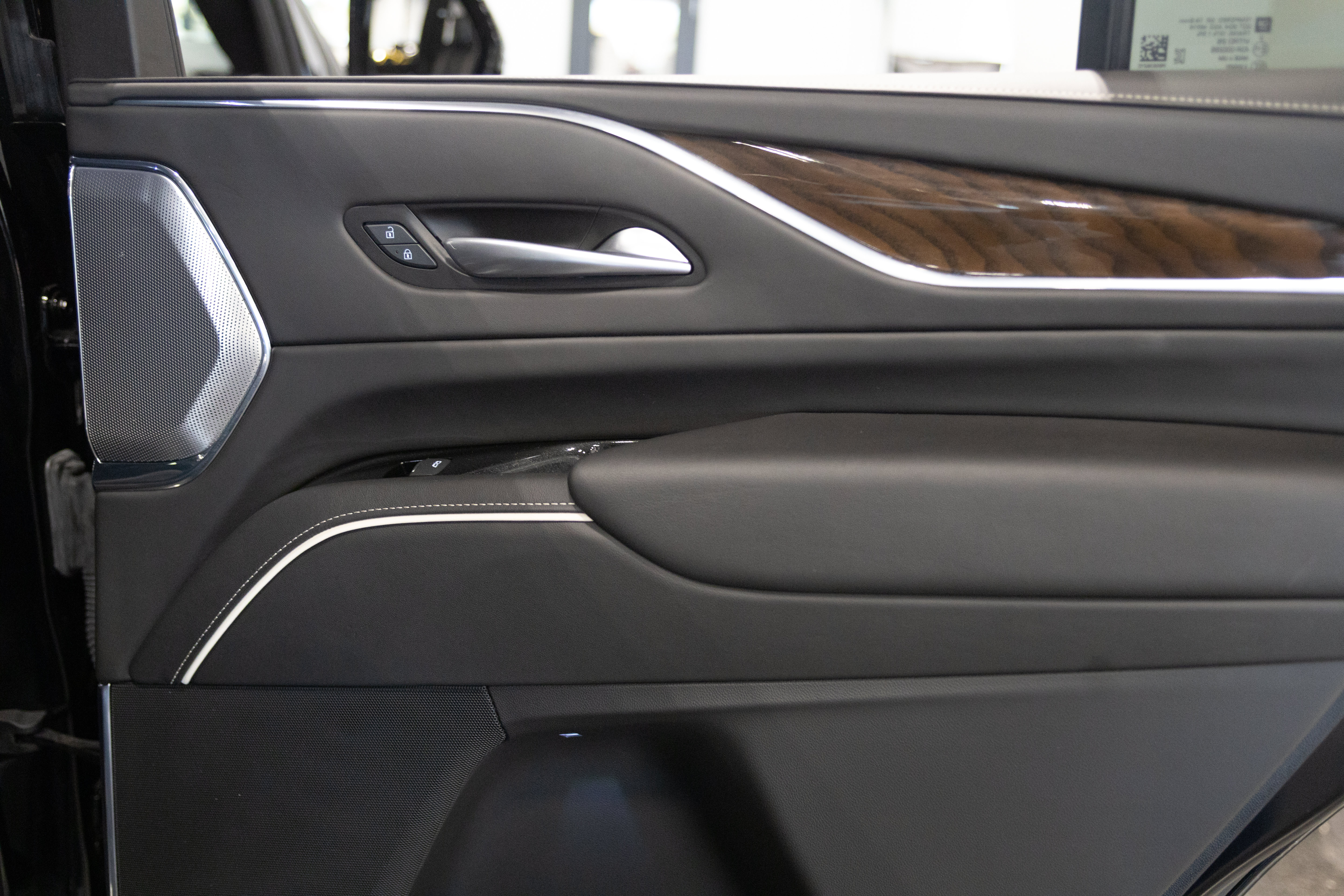 Used 2024 Cadillac Escalade Sport Platinum w/ LPO, ONYX Package AWD/4WD image 39