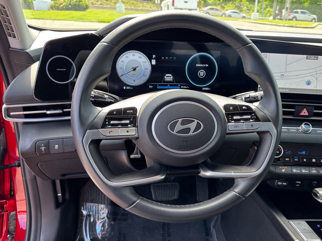 Used 2025 Hyundai Elantra SEL FWD image 27