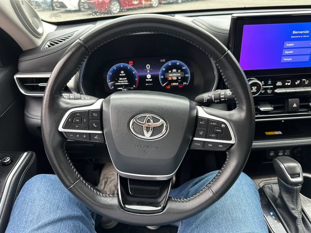 Certified 2025 Toyota Highlander Platinum AWD/4WD image 44