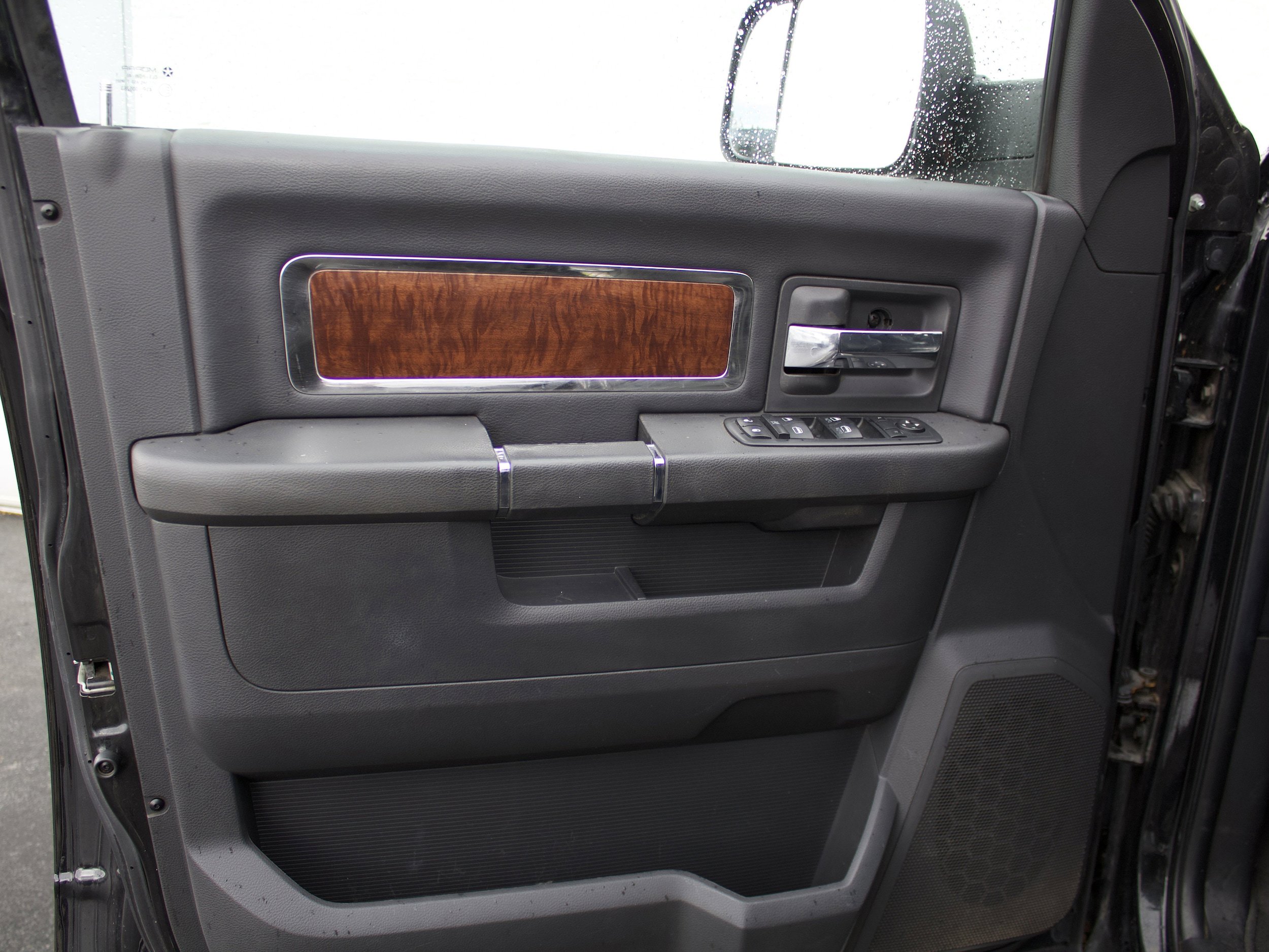 Used 2011 RAM 2500 Laramie w/ Cold Weather Group AWD/4WD image 8