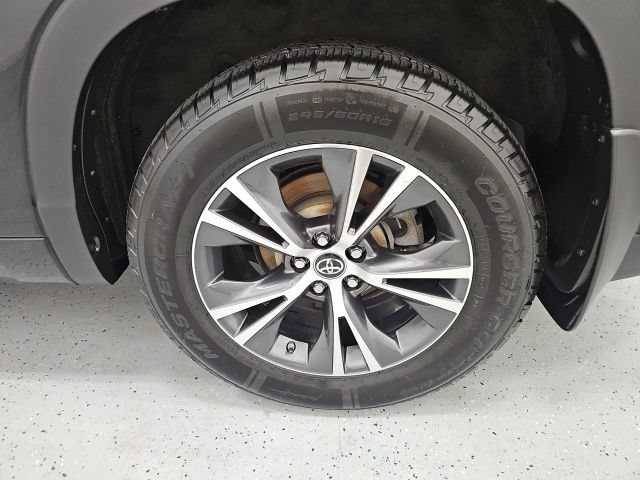 Used 2016 Toyota Highlander XLE AWD/4WD image 10