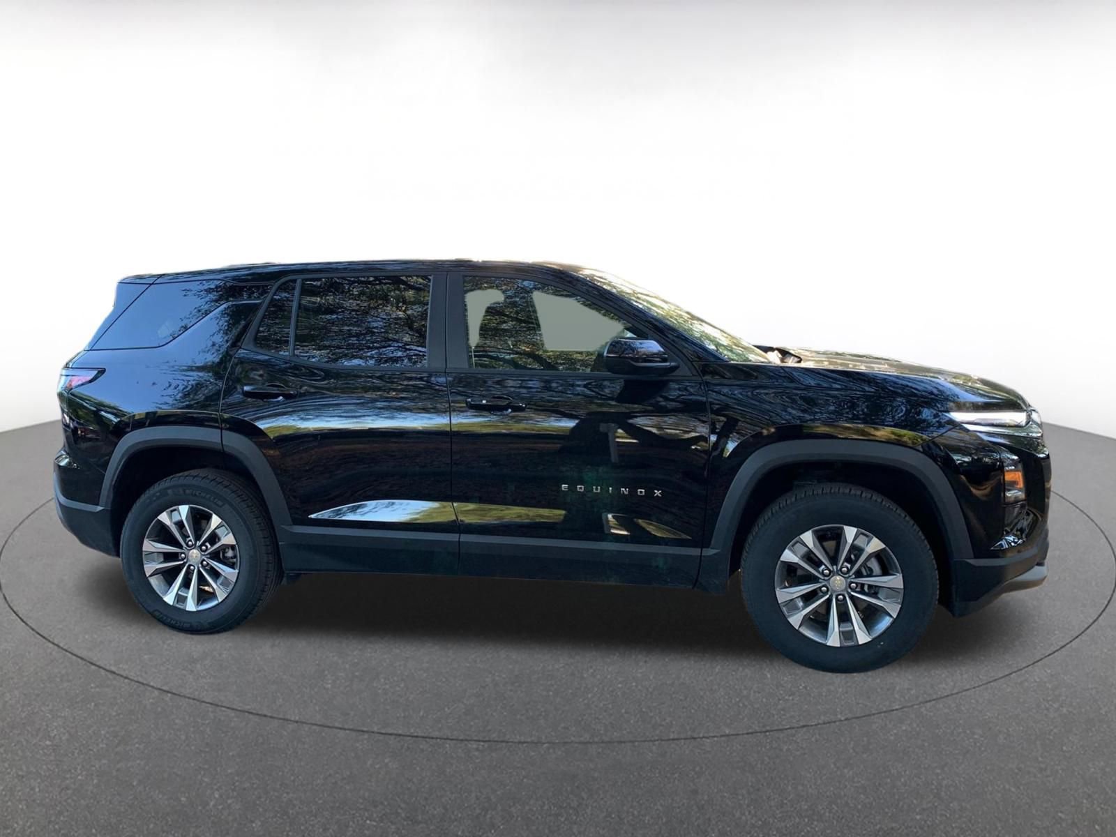 Used 2025 Chevrolet Equinox LT image 8