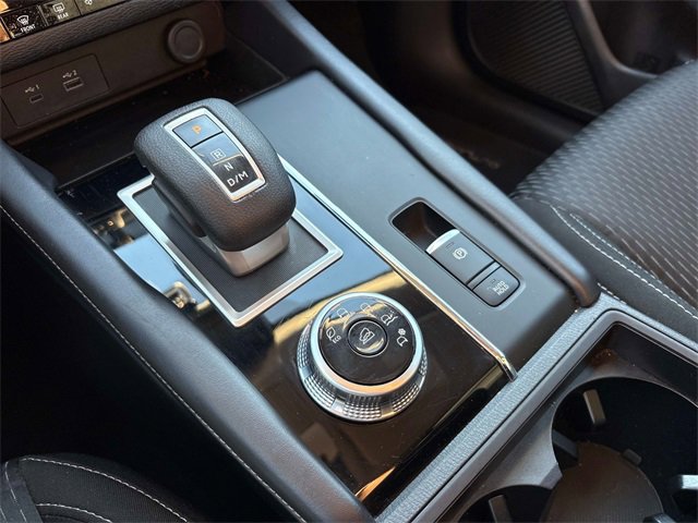 Used 2024 Mitsubishi Outlander ES image 32