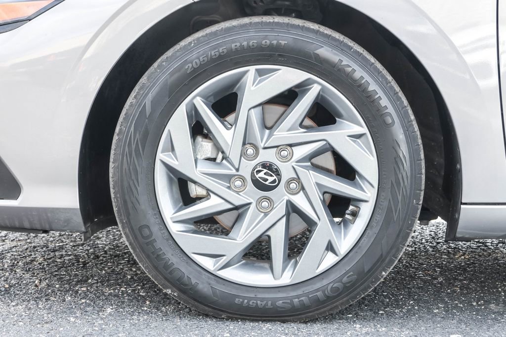 Used 2024 Hyundai Elantra SEL FWD image 16