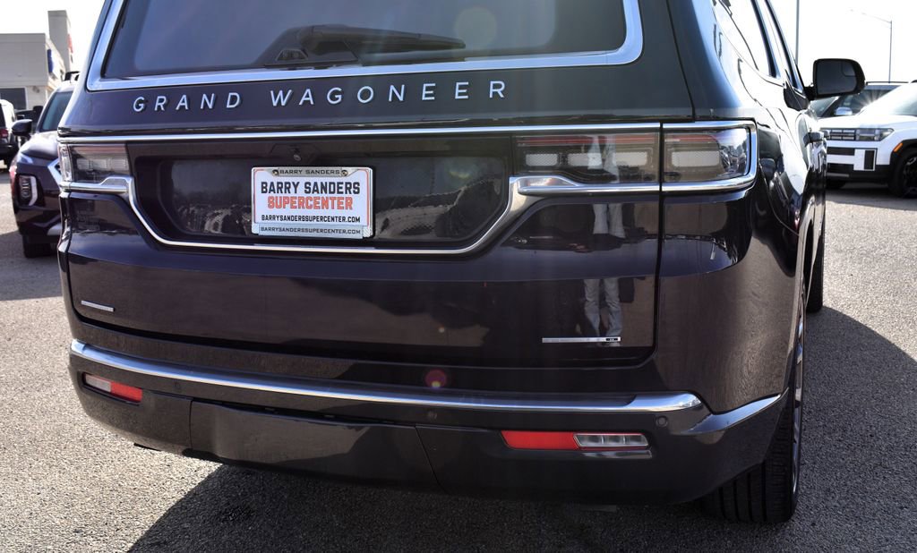 Used 2022 Jeep Grand Wagoneer Series II w/ Premium Group II image 11
