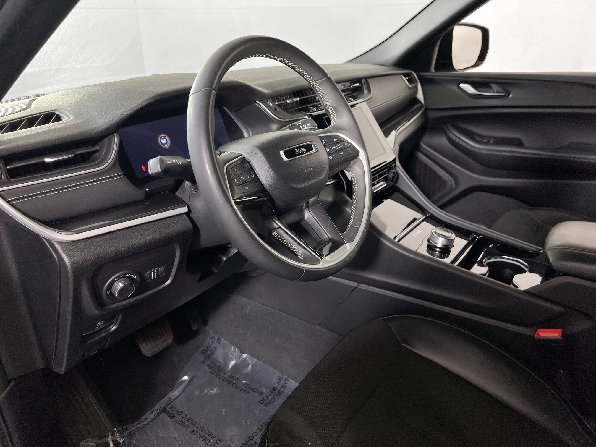Used 2023 Jeep Grand Cherokee Altitude AWD/4WD image 9