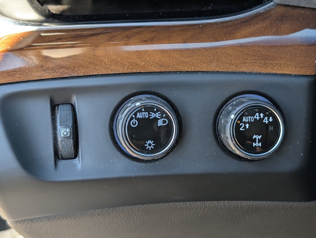 Used 2019 Cadillac Escalade Luxury AWD/4WD image 30