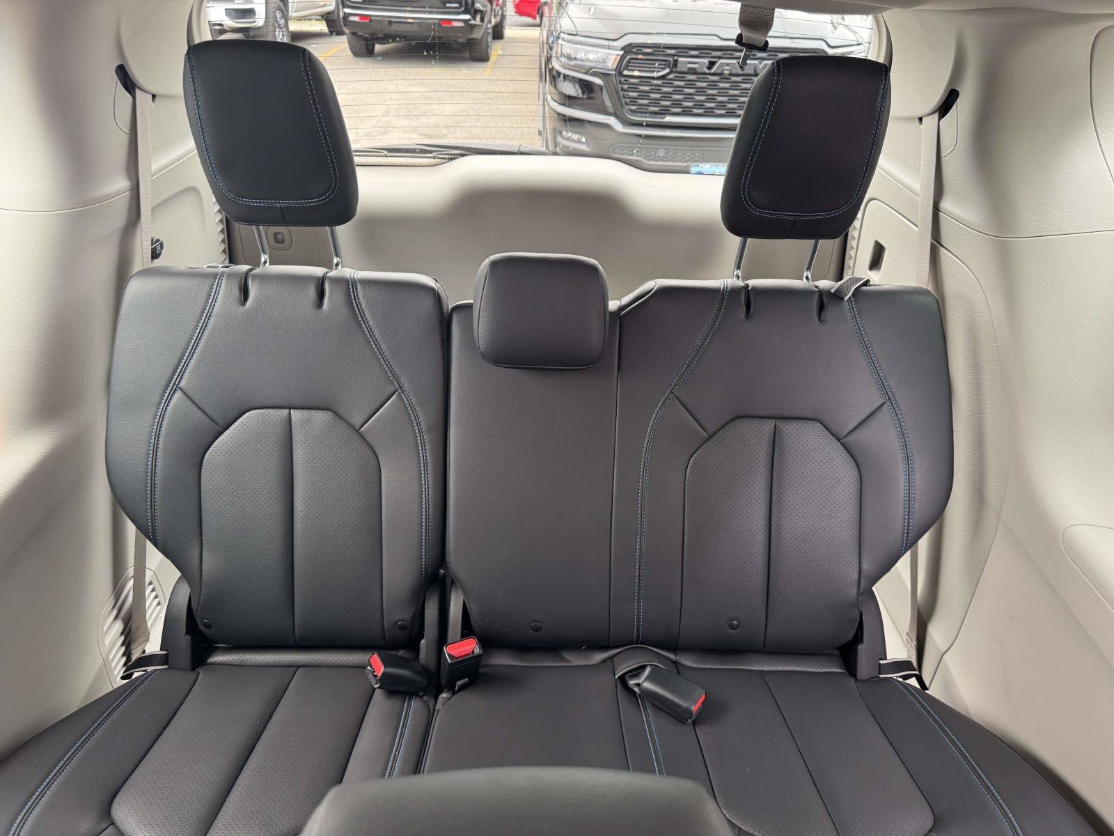 Used 2021 Chrysler Pacifica Touring-L FWD image 15