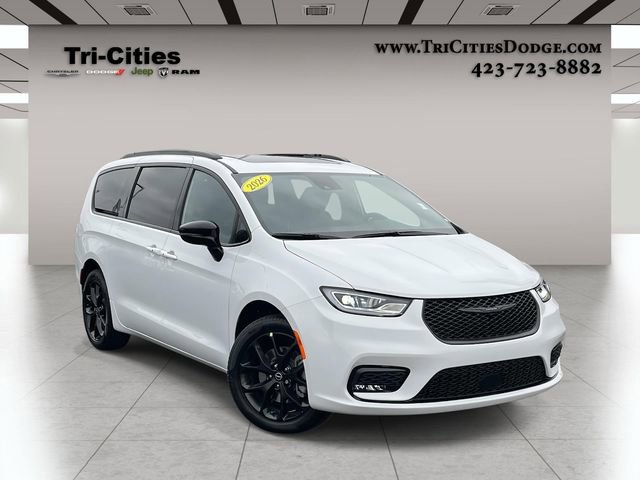 New 2026 Chrysler Pacifica Limited w/ S Appearance Package AWD/4WD image 1