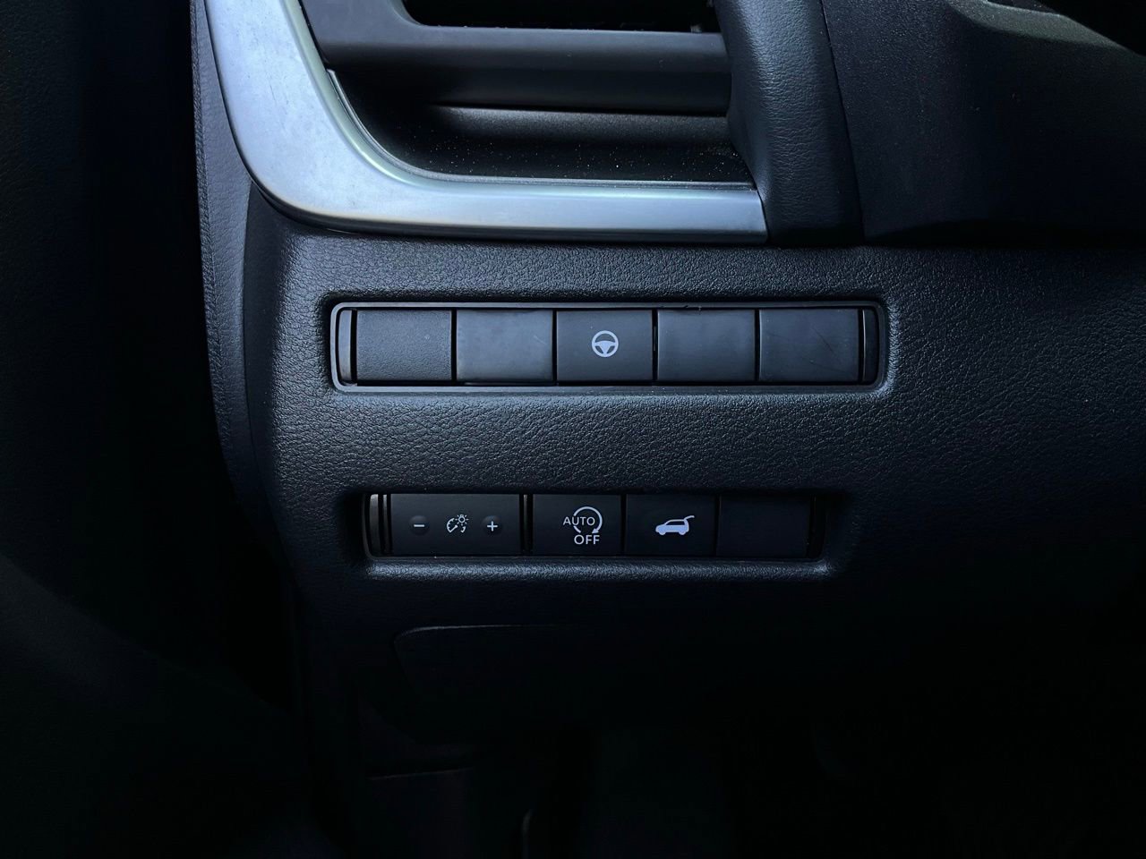 Used 2025 Nissan Rogue SV FWD image 22