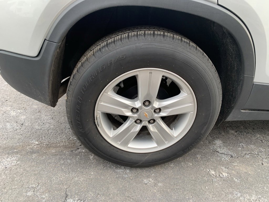 Used 2020 Chevrolet Trax LS w/ Tint and Cruise Package image 10