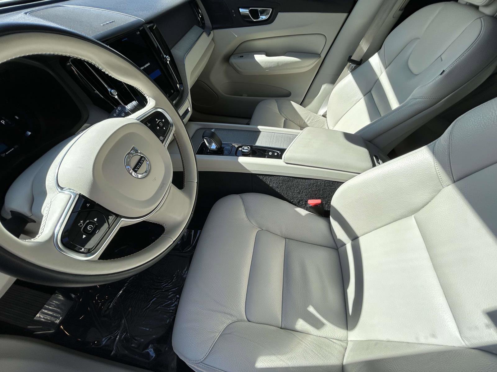 Certified 2023 Volvo XC60 B5 Plus w/ Climate Package image 10