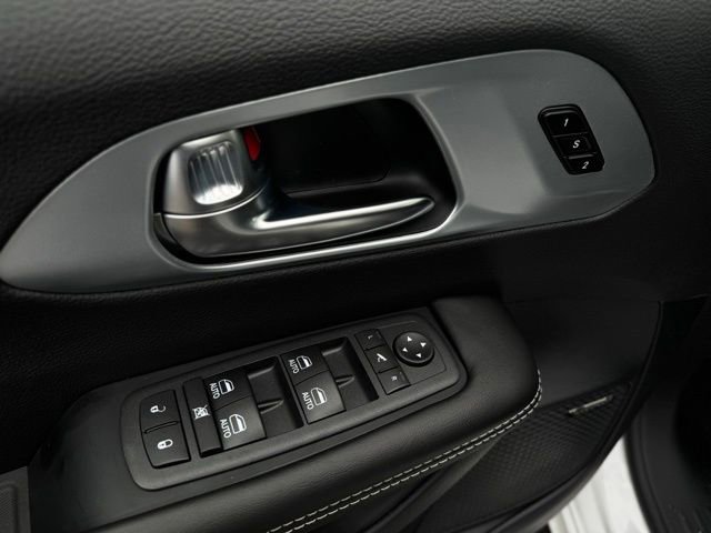 New 2026 Chrysler Pacifica Limited w/ Uconnect Theater Family Group image 13