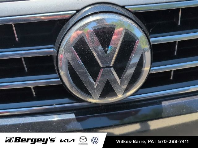 Used 2017 Volkswagen Passat 1.8T SE FWD image 4
