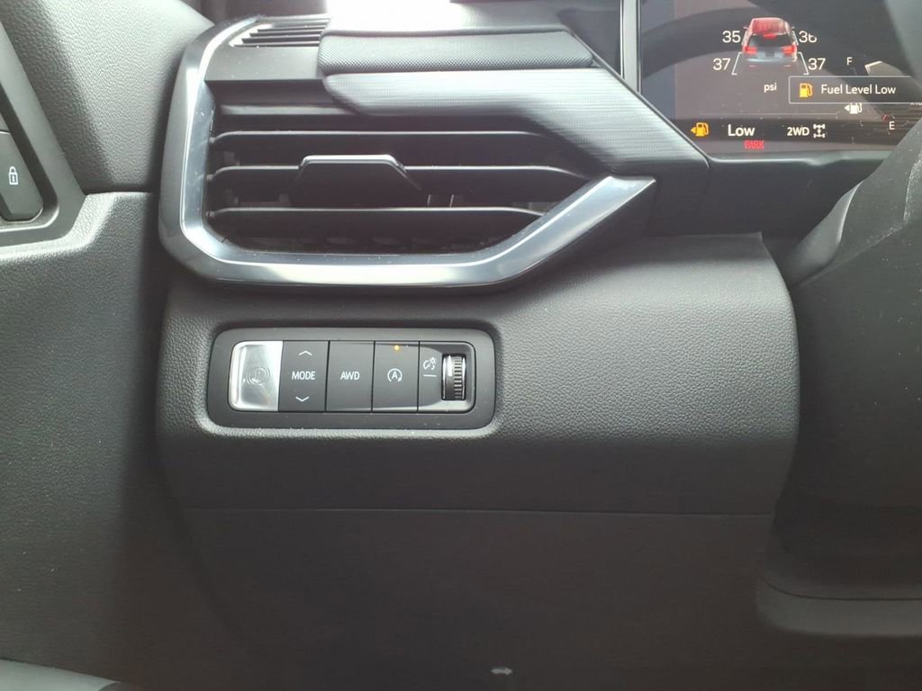 Used 2024 GMC Acadia AT4 w/ Luxury Package image 16