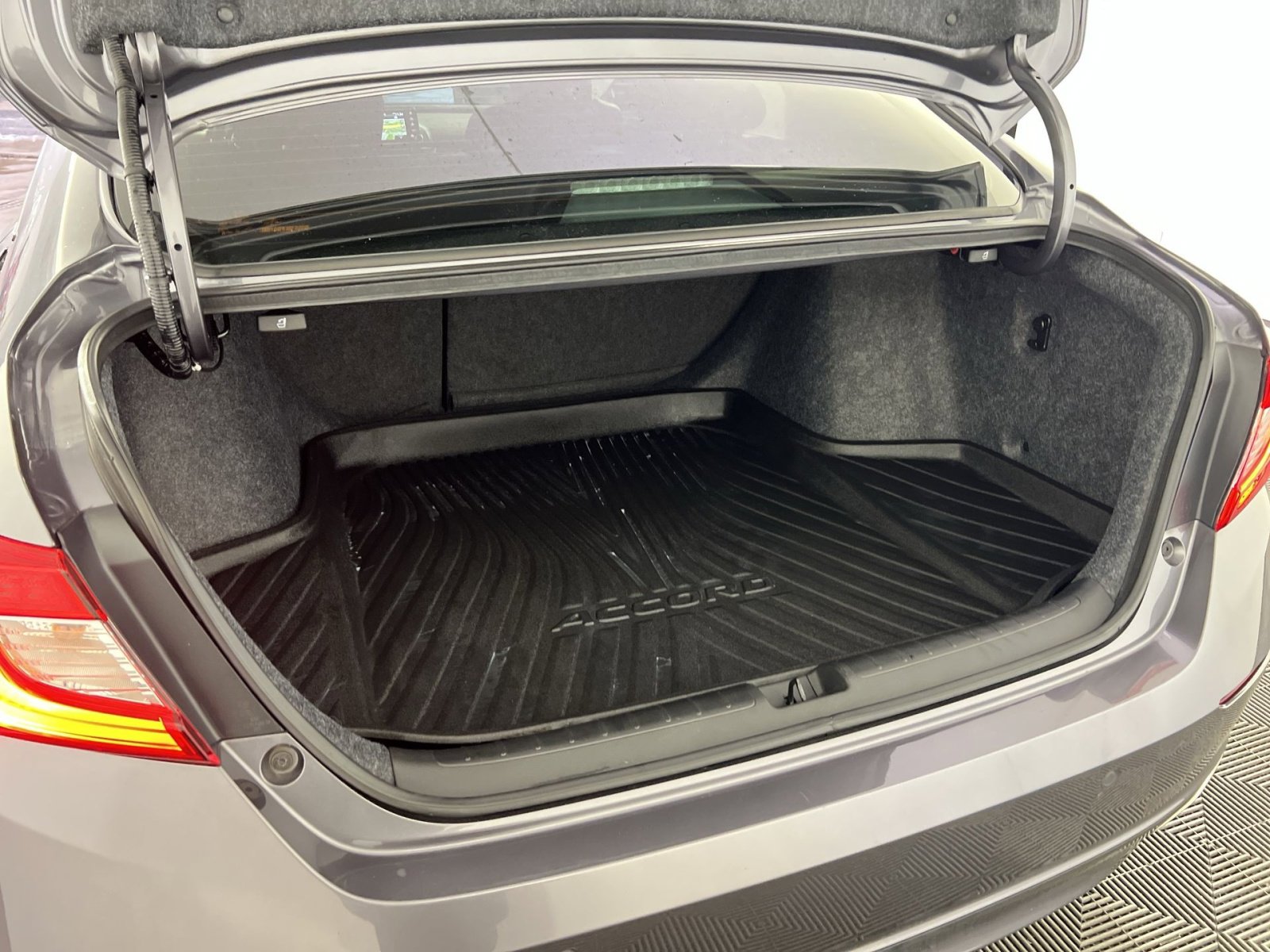 Used 2021 Honda Accord Touring image 26