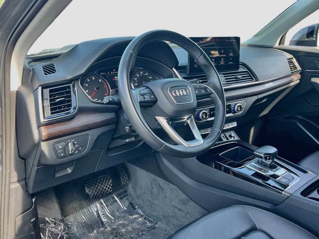 Used 2023 Audi Q5 2.0T Premium w/ Convenience Package AWD/4WD image 9