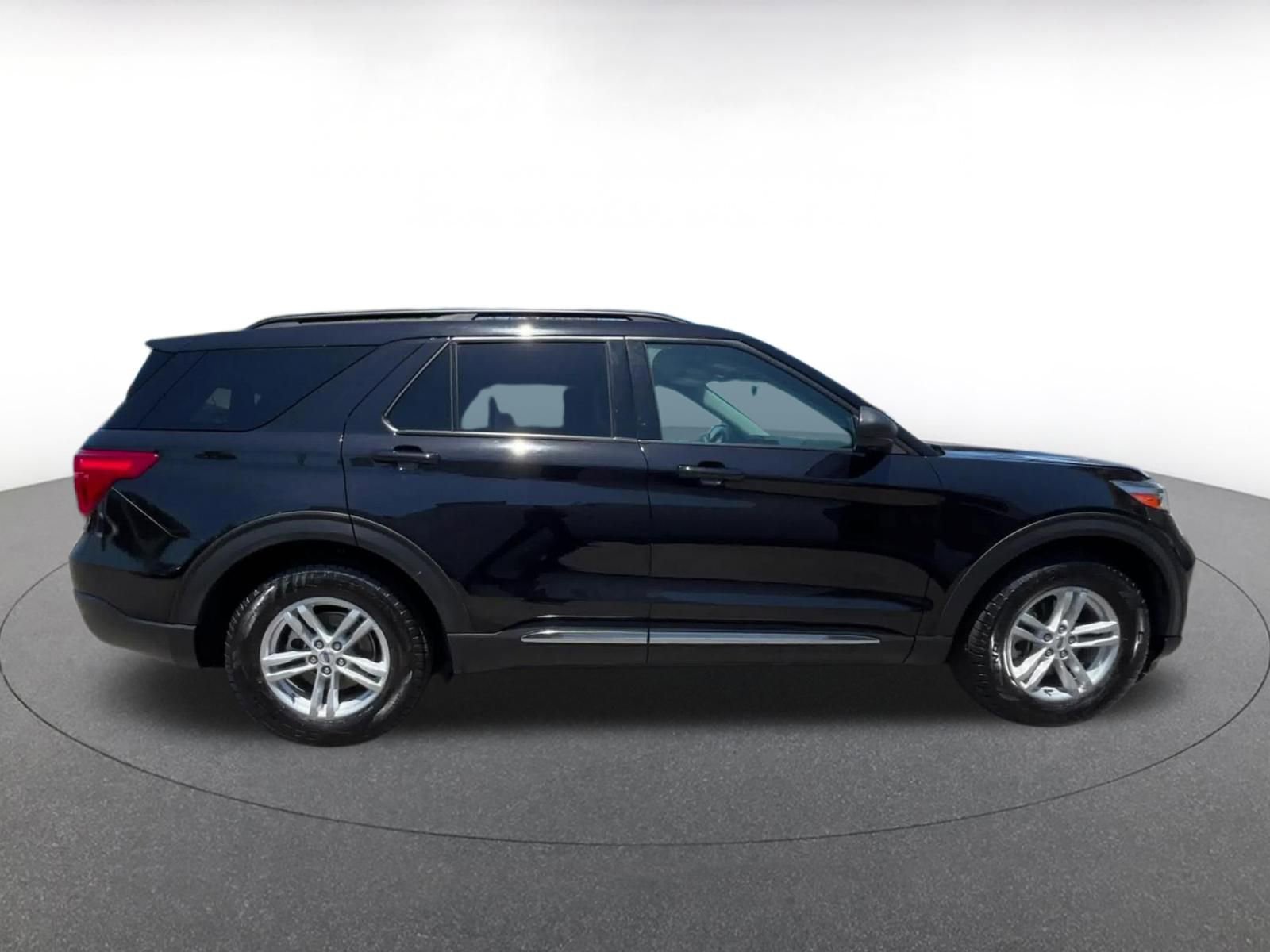 Used 2023 Ford Explorer XLT w/ Equipment Group 202A RWD image 16