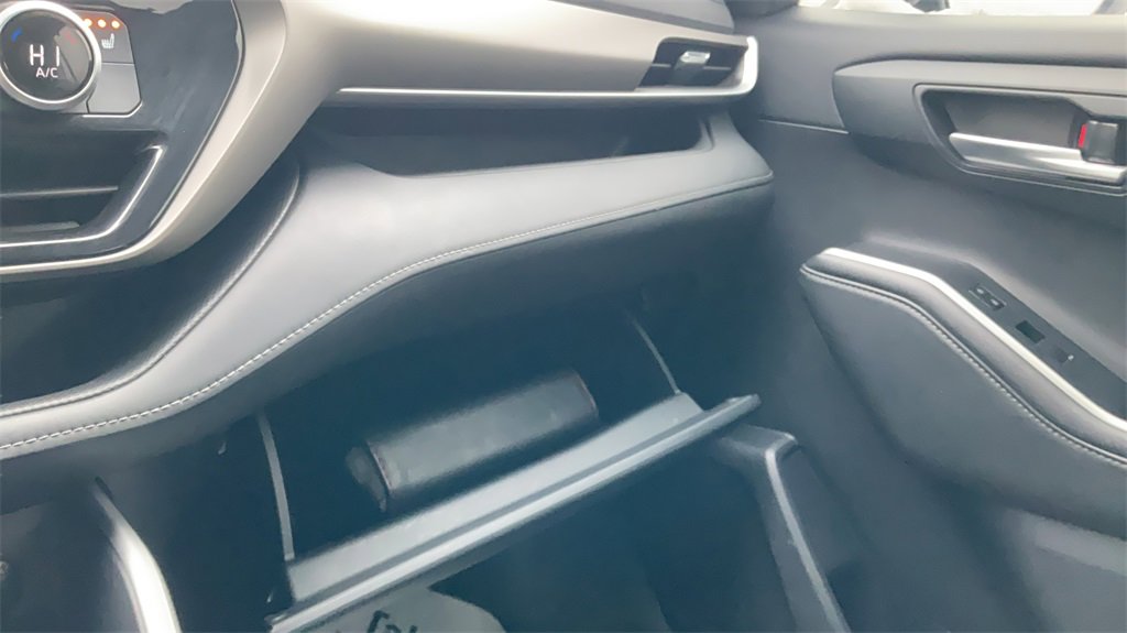 Used 2020 Toyota Highlander XLE image 30