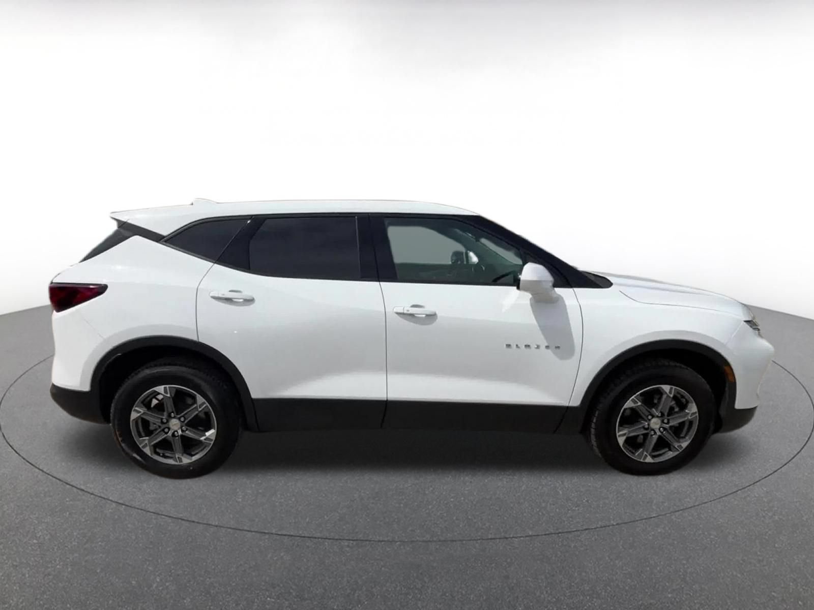 Used 2025 Chevrolet Blazer LT FWD image 16