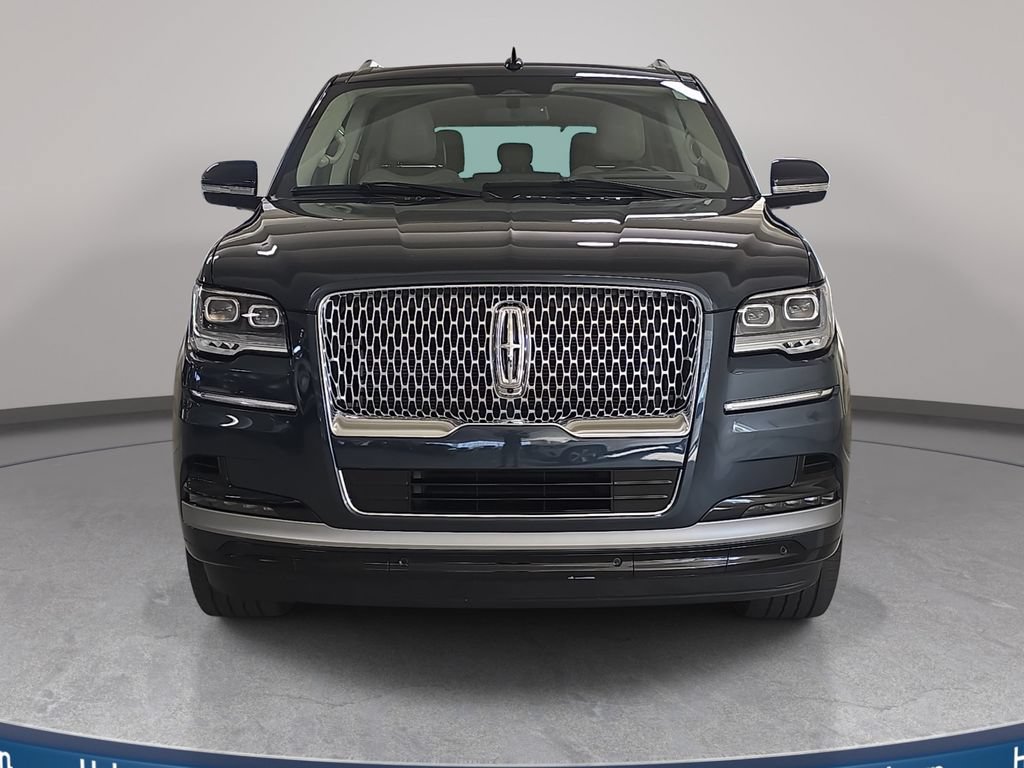 Used 2024 Lincoln Navigator Reserve AWD/4WD image 3