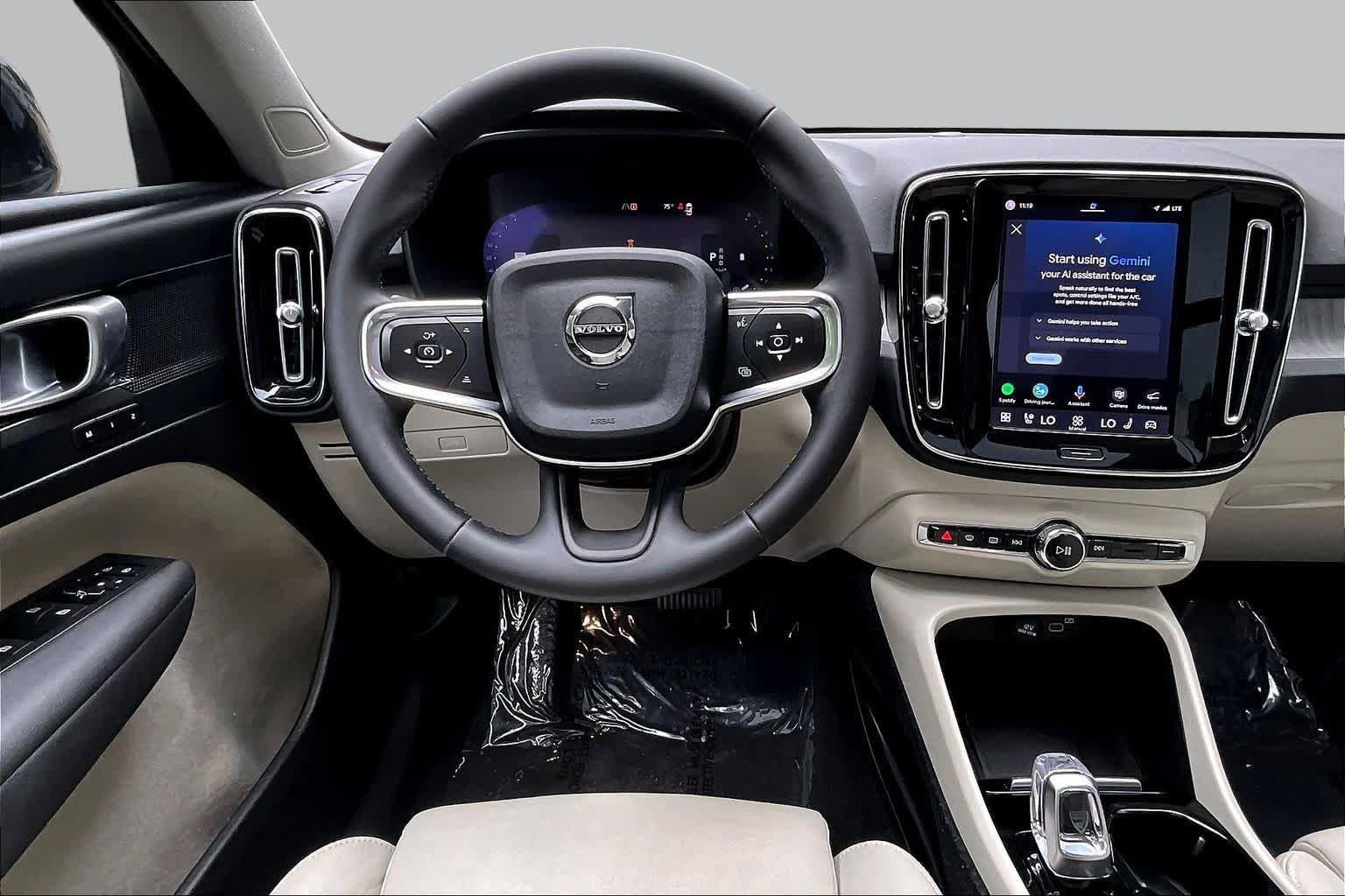 Used 2024 Volvo XC40 B5 Plus w/ Protection Package Premier AWD/4WD image 6