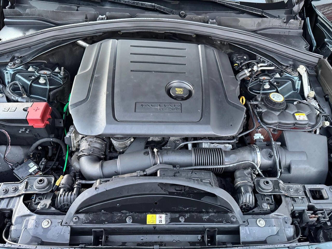 Used 2017 Jaguar F-PACE Premium image 14