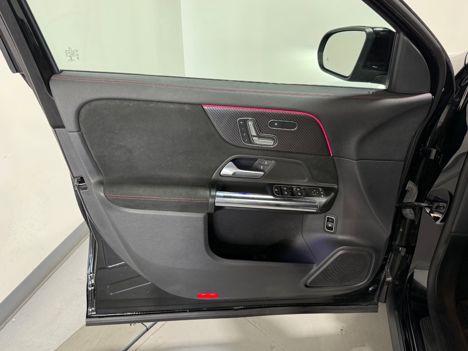 Used 2022 Mercedes-Benz GLA 35 AMG 4MATIC w/ Premium Package Lite image 28