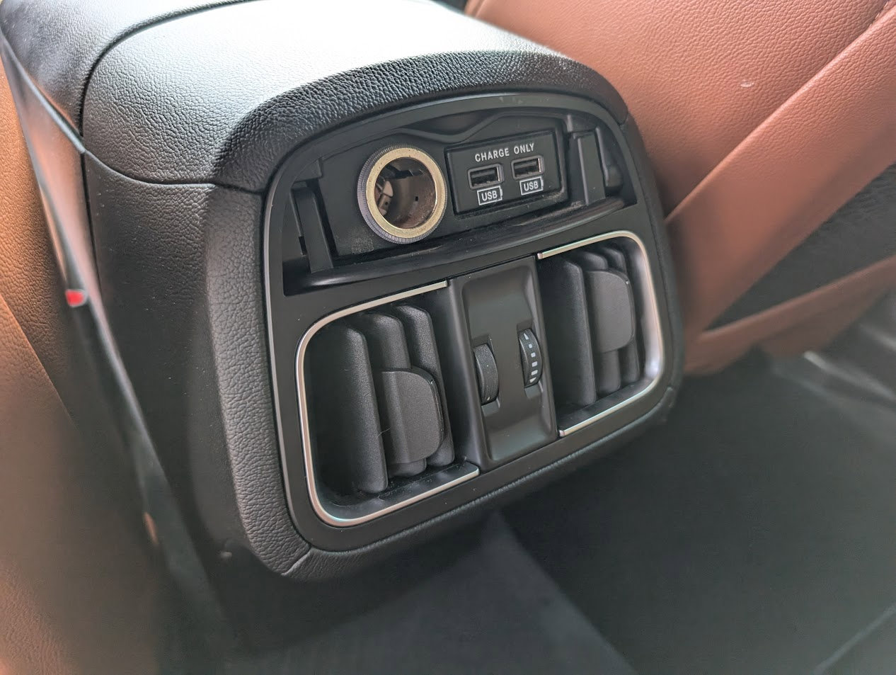 Used 2019 Maserati Levante image 10