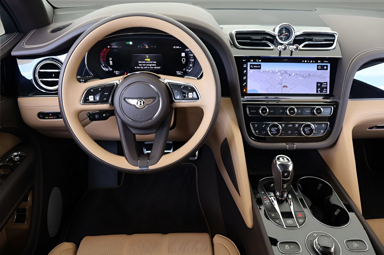 Used 2025 Bentley Bentayga Extended Wheelbase AWD/4WD image 16