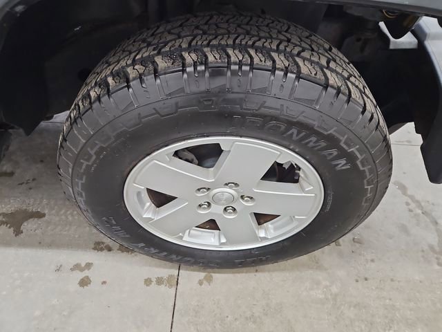 Used 2012 Jeep Wrangler Unlimited Sahara w/ Dual Top Group image 13