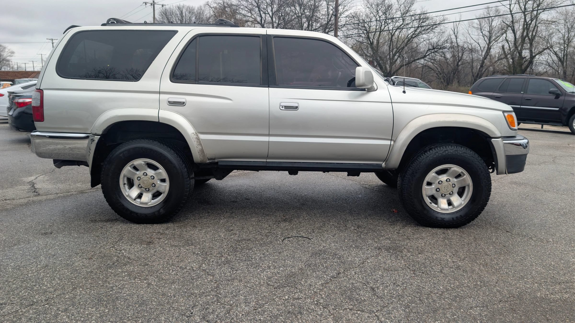 Used 2000 Toyota 4Runner SR5 AWD/4WD image 8